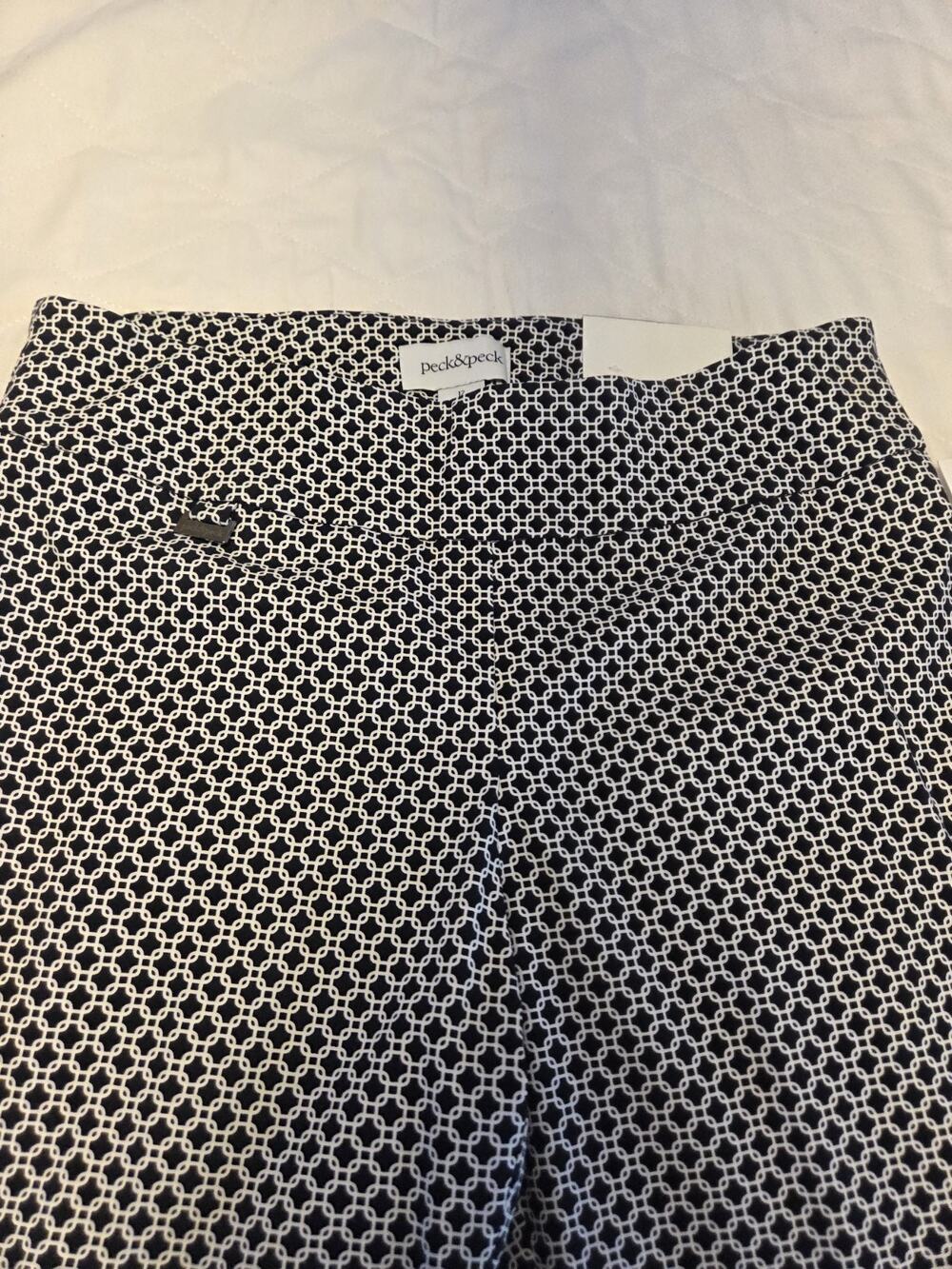 NEW Peck & Peck Women’s Ankle Pants Slim Leg Flat Front Black/White Geo 12